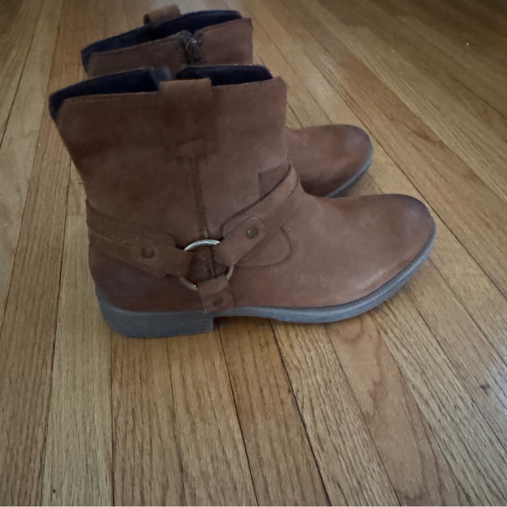 Earth Leather Ankle Boot - Picture 4 of 9